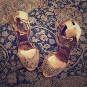 Badgley Mischka size 7.5 gold heels